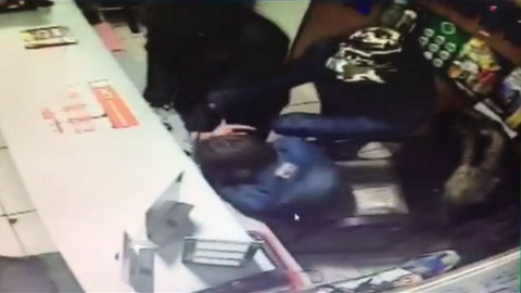 Трое в масках ограбили круглосуточный магазин в Пыть-Яхе. Деньги потратили на алкоголь 