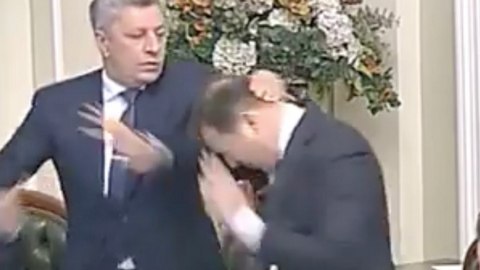 Накал страстей. Олега Ляшко побили на заседании в Верховной раде Украины. ВИДЕО
