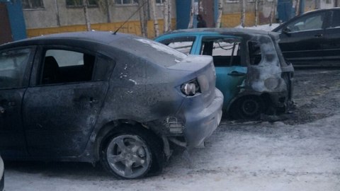 Минувшей ночью в Нижневартовске сгорели две Mazda. ФОТО