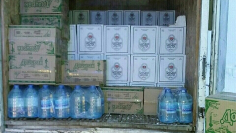 В Сургуте полицейские остановили автомобиль, из которого изъяли 3 тысячи бутылок контрафактной водки. ФОТО