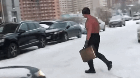 Житель Новосибирска ходит с голым торсом в -28 на работу: «Ниже -30 надеваю майку». ВИДЕО