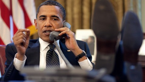 СМИ: Барак Обама звонил Владимиру Путину по спецтелефону‍ и требовал не вмешиваться в выборы
