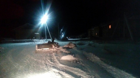 1 января в Сургутском районе перевернулся ВАЗ, в Советском - снегоход влетел в бетонный блок. ФОТО