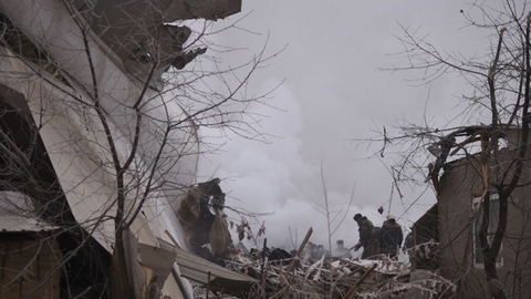 Турецкий грузовой самолет упал на жилой дом в Киргизии, свыше 30 человек погибли