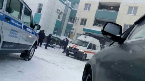 Упал с высоты многоэтажки. В Ханты-Мансийске расследуют гибель молодого человека