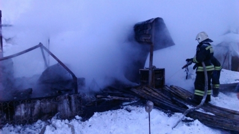 Женщина и двое детей погибли во время пожара в Нефтеюганском районе. Дом сгорел дотла