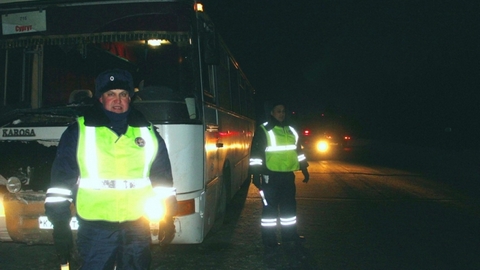Счастливое спасение. Полицейские помогли 40 пассажирам сломавшегося на трассе автобуса, следовавшего в Сургут