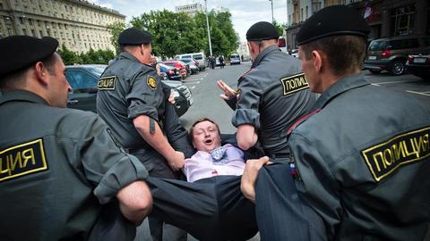 Гей-парад в Югре? Суд поддержал решение властей Ханты-Мансийска об отказе в проведении шествия в канун 8 марта 