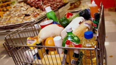 Пресекать необоснованный рост цен на продукты и лекарства призвал президент РФ Владимир Путин
