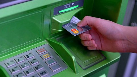 ЦБ РФ: в России появился новый способ хищения средств с банковских карт