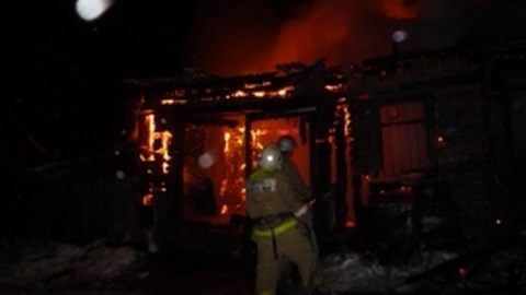 Сегодня под утро в Сургуте по проспекту Мира горел жилой дом 