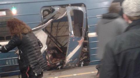 10 погибших, около 30 пострадавших. В метро Санкт-Петербурга прогремели два взрыва. ФОТО, ВИДЕО