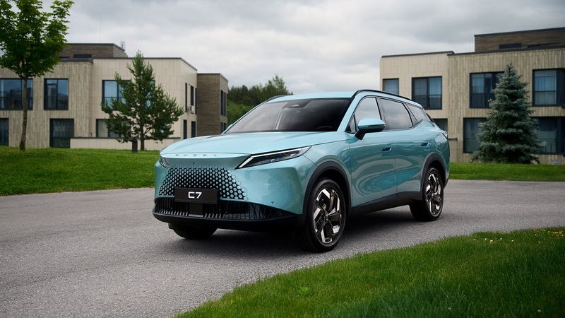Стильный кроссовер OMODA C7